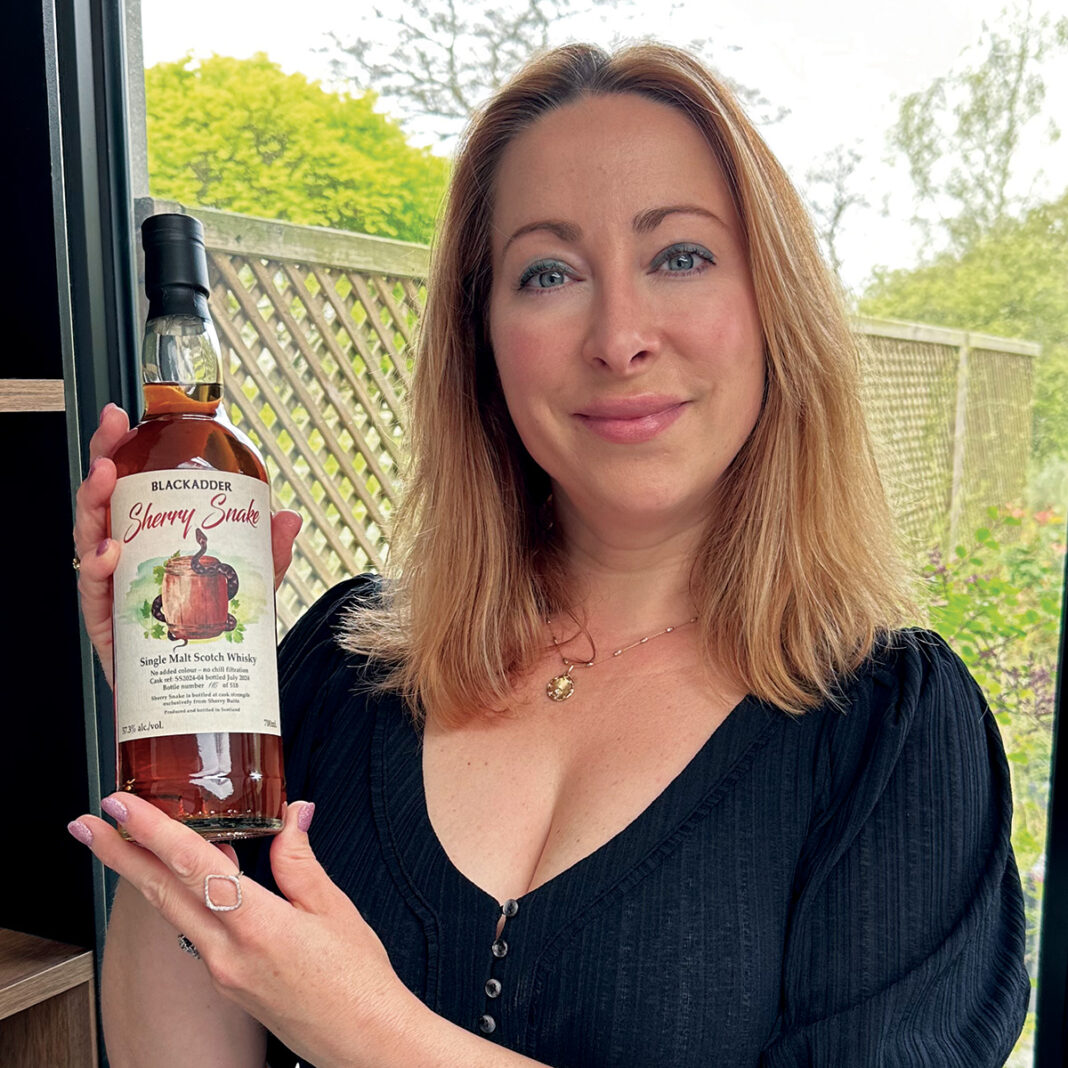 Hannah med en Sherry Snake, whisky som legat på first fill sherry butts.