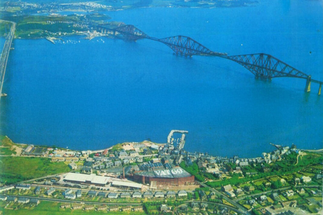 “Vat 69 building” eller “The King George IV Scotch Whisky Distillery” var en stor buteljeringsanläggning belägen mellan North Road Bridge och North Bridge i Queensferry. Byggnaderna revs 1985.