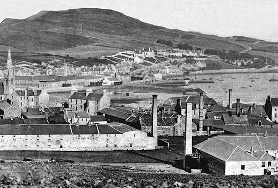 Campbeltown på 1920-talet då whiskyindustrin vittrade sönder snabbt. Bara Springbank och Glen Scotia lyckades överleva.