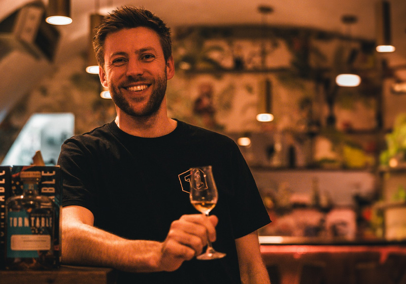 Ally Stevenson – en av bröderna som grundat Turntable Whisky