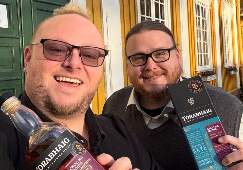 Torabhaigs Global Brand Ambassador Stewart Dick här tillsammans med Allt om Whiskys Henric Madsen vid Forsbacka Wärdshus.