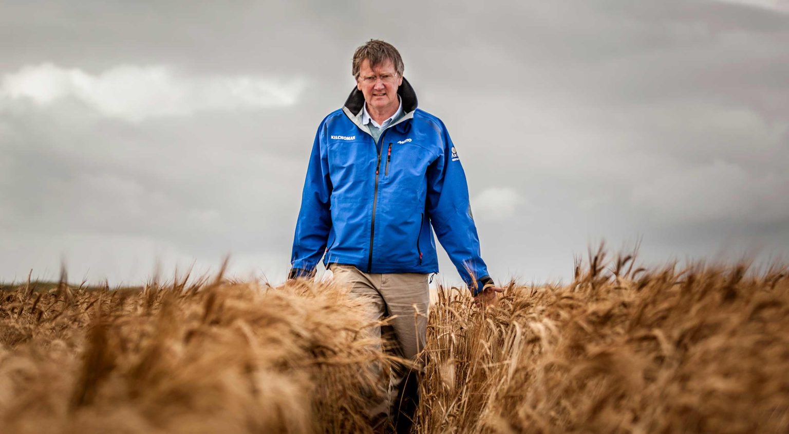 Mot alla odds lyckades Anthony Wills bygga ett destilleri på Islay och få det att överleva: "Varumärket Islay är som ett självspelande piano. När första whiskyn kom blev jag uppvaktad av dussinet importörer som ville ha en Islay-whisky i portföljen!"