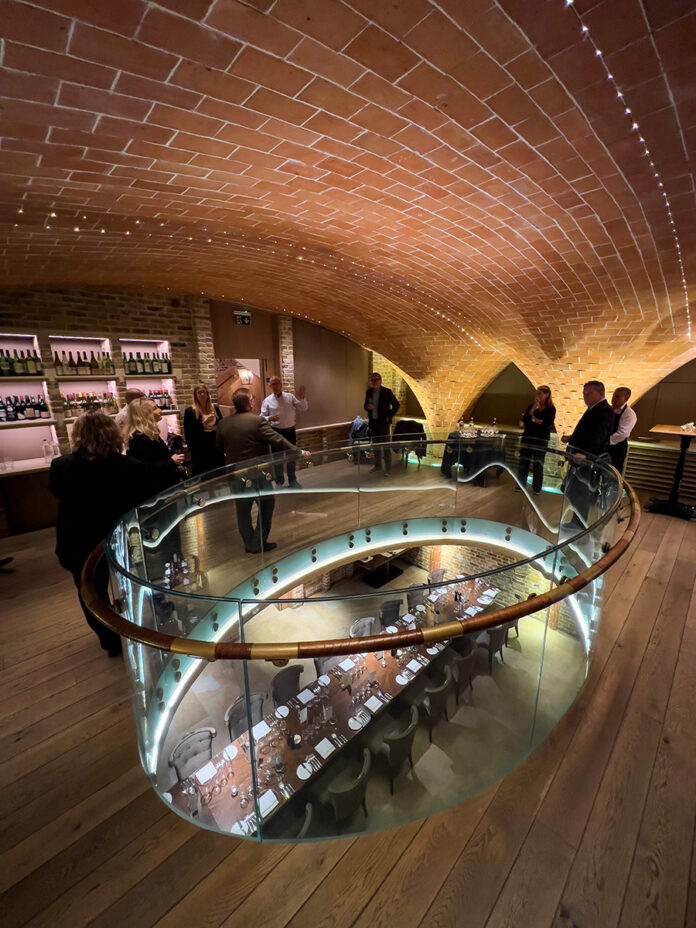 Eleganta och nybyggda källare hos Berry Bros. & Rudd.