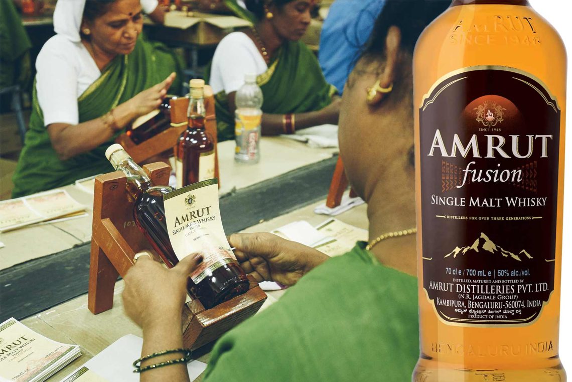 När Amrut byggde sitt destilleri 1987 avböjde man processtyrning med datorer för att istället skapa jobbtillfällen. 450 personer jobbar på destilleriet. Buteljering och etikettering sköts av kvinnor.