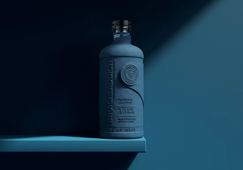 B-Corp certifierade Bruichladdich distillery på Islay jobbar ständigt med att minska deras klimatpåverkan.