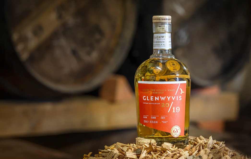 20/19 görs på två olika kornsorter och hämtas ur tre typer av ekfat.