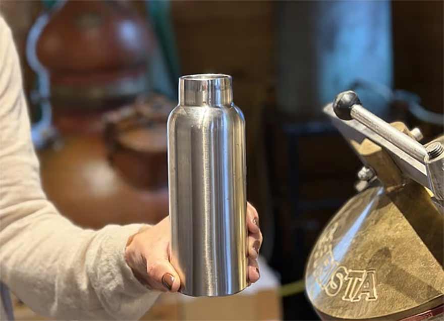 Stirling Distillery utvecklar whiskyflaska i aluminium.